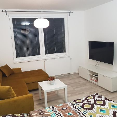 1+1 Znojmo Apartment Bagian luar foto