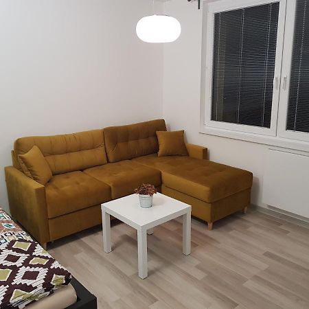 1+1 Znojmo Apartment Bagian luar foto
