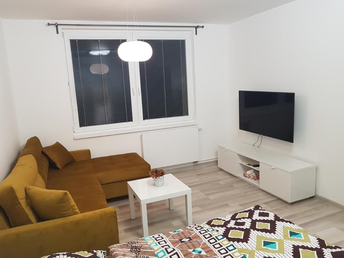 1+1 Znojmo Apartment Bagian luar foto