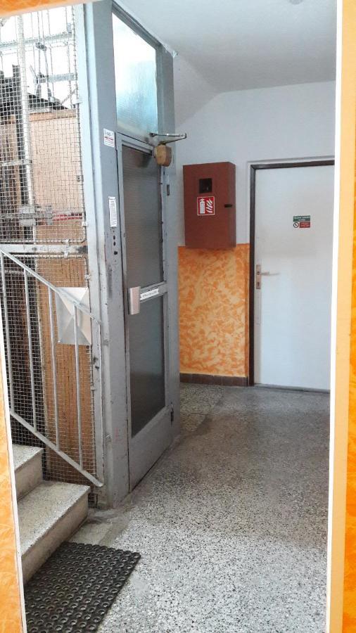1+1 Znojmo Apartment Bagian luar foto