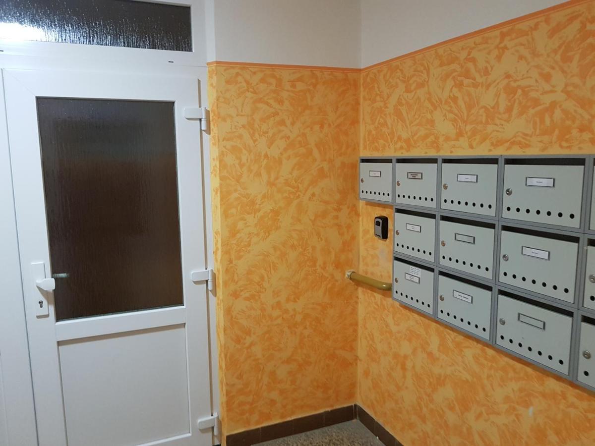1+1 Znojmo Apartment Bagian luar foto