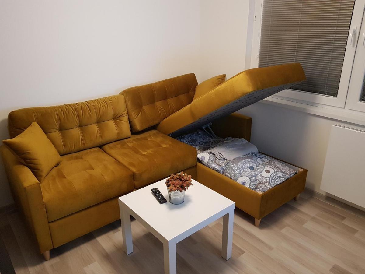 1+1 Znojmo Apartment Bagian luar foto