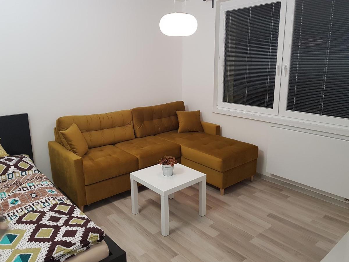 1+1 Znojmo Apartment Bagian luar foto